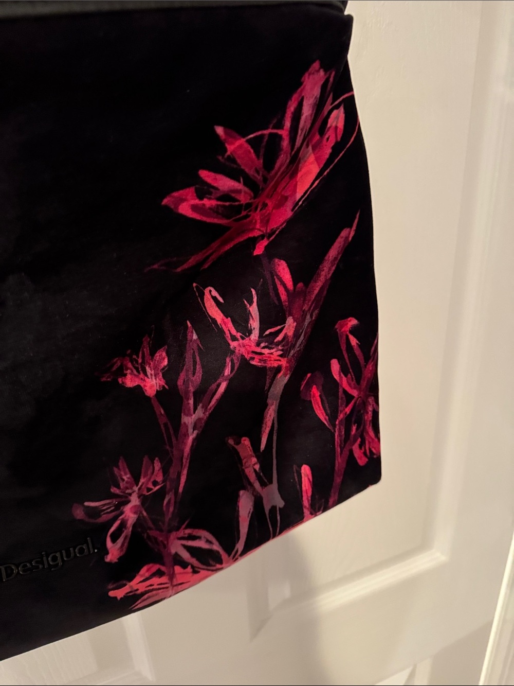 Desigual Black Shoulder Bag with Magenta Floral Accent - Picture 2 of 4